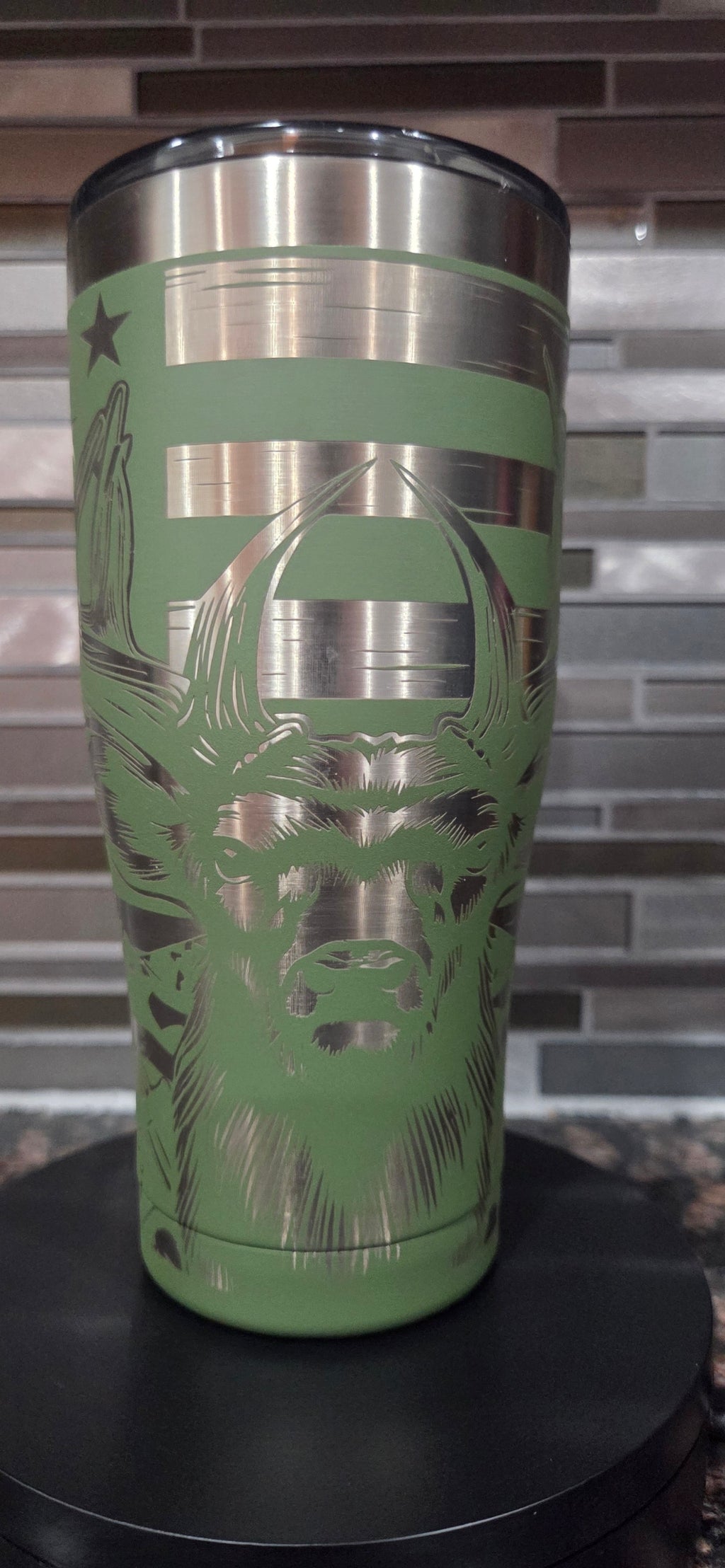 Two 3s Hunt Line – Liberty Rack Patriotic Whitetail Full Wrap 20oz Tumbler