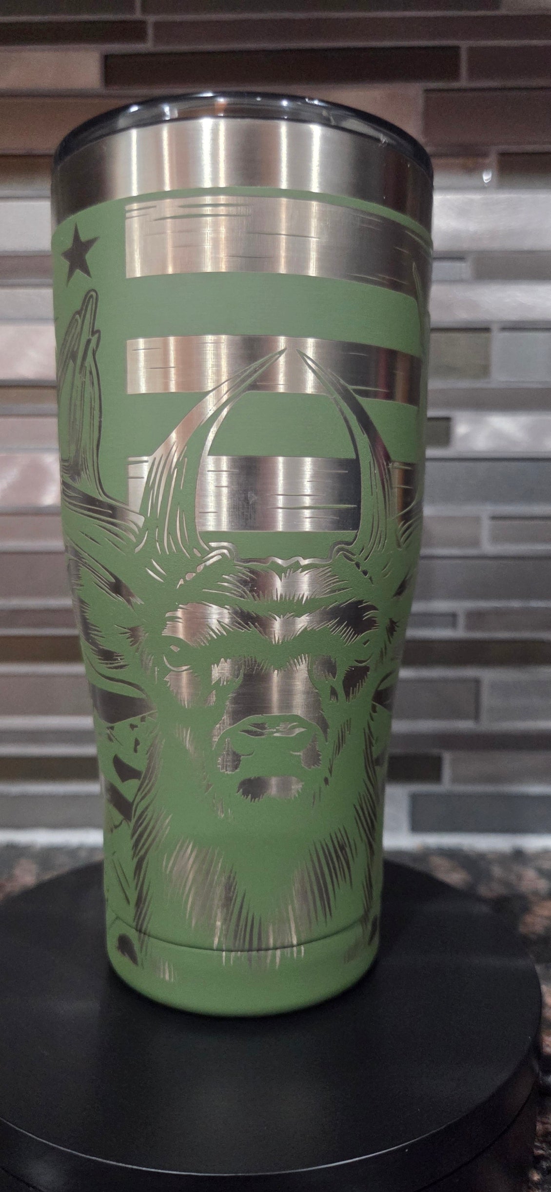 Two 3s Hunt Line – Liberty Rack Patriotic Whitetail Full Wrap 20oz Tumbler