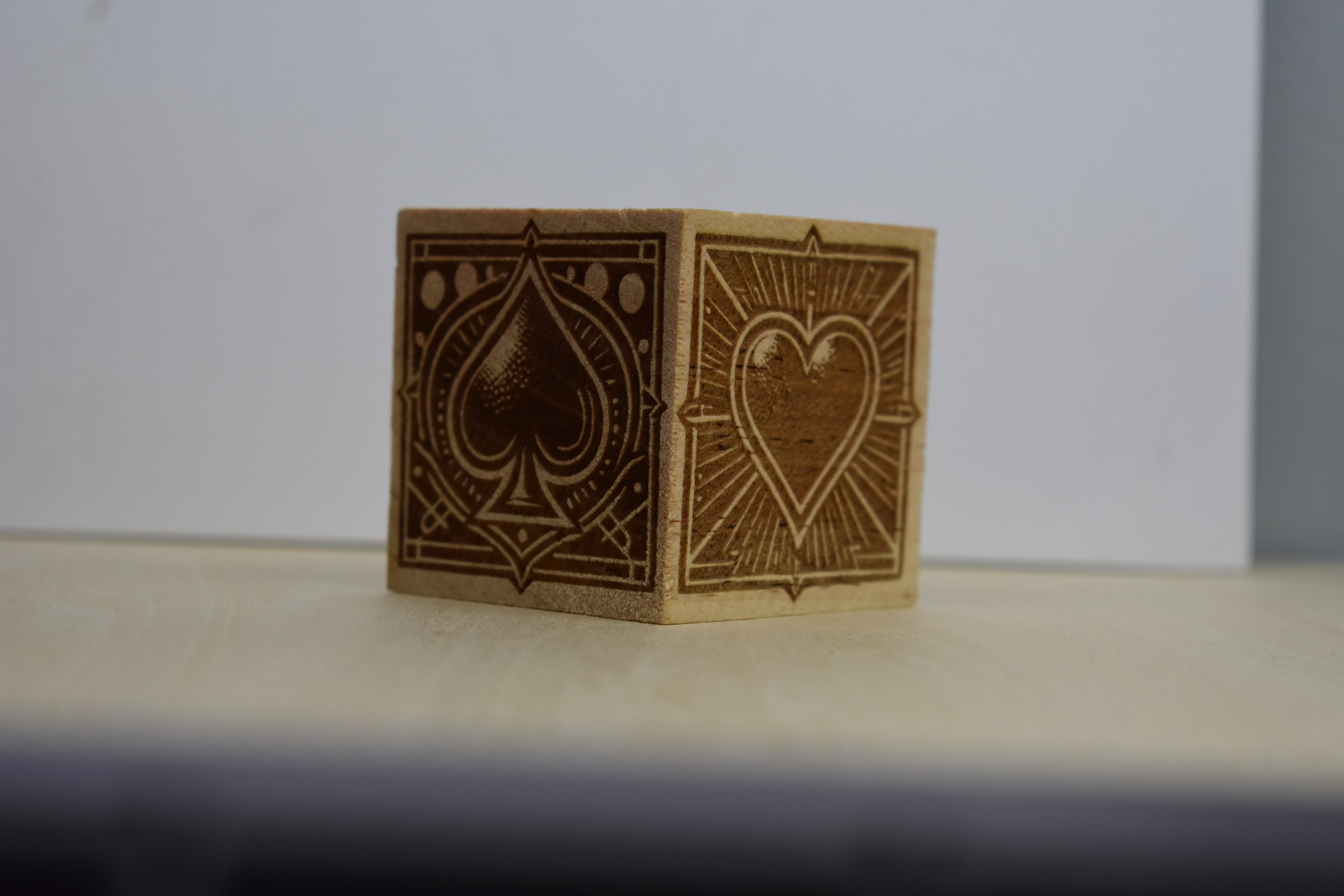 🂡 Art Deco Euchre Cube – 1920s Card Room Edition